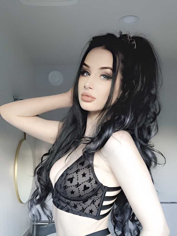 Снежанна привлекальеная девушка из Талнах цена от 10000 руб