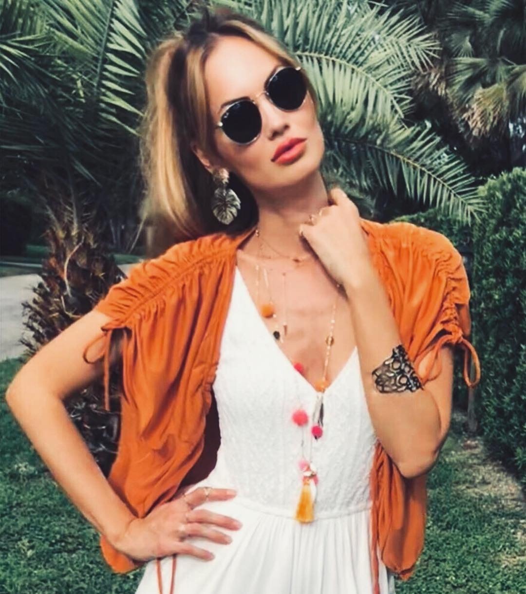 Ольга привлекальеная девушка из Талнах цена от 3000 руб