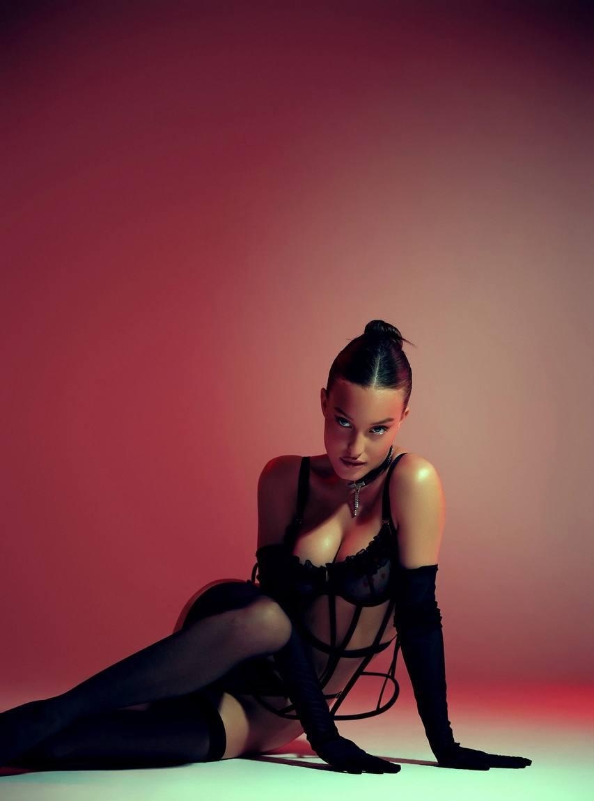 Дашута привлекальеная девушка из Талнах цена от 6000 руб