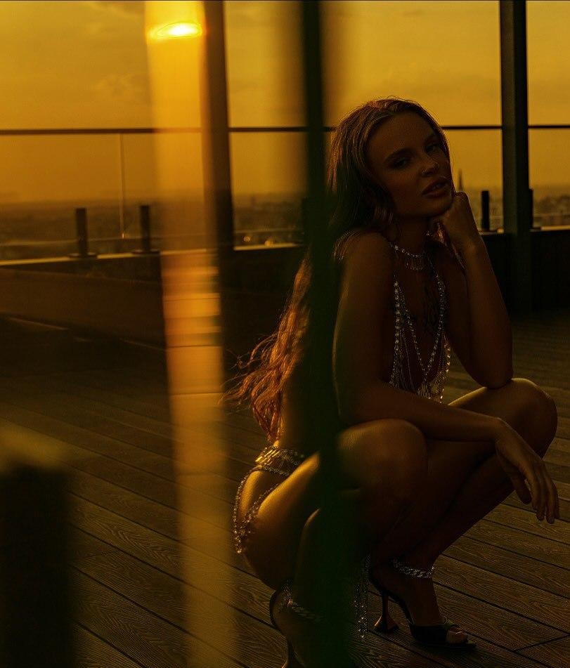 Эмма привлекальеная девушка из Талнах цена от 7000 руб