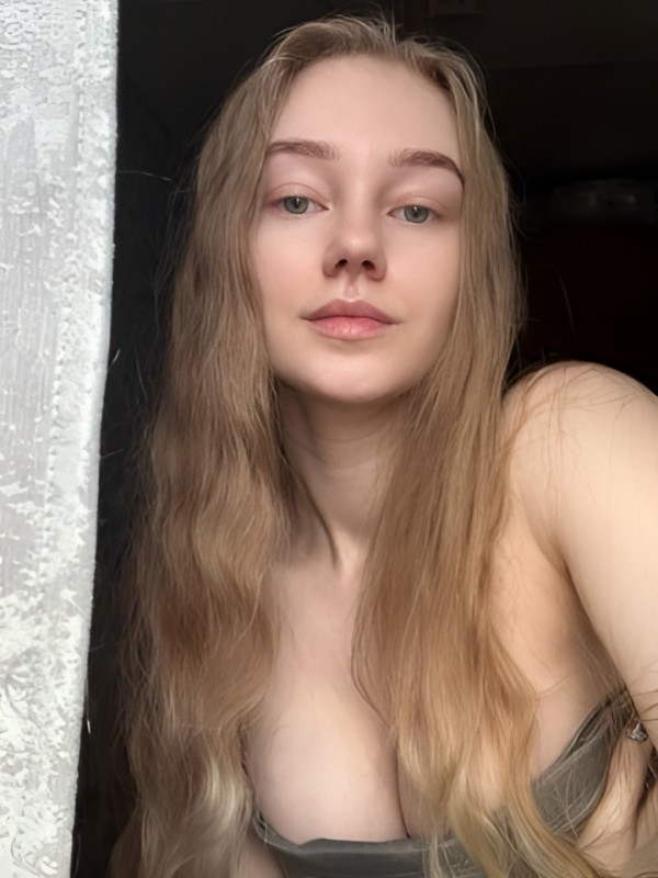 Лиза привлекательная девушка из Талнах цена от 5000 руб