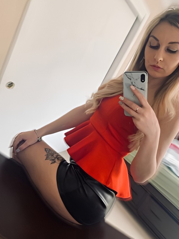 Василиса привлекательная девушка из Талнах цена от 2500 руб