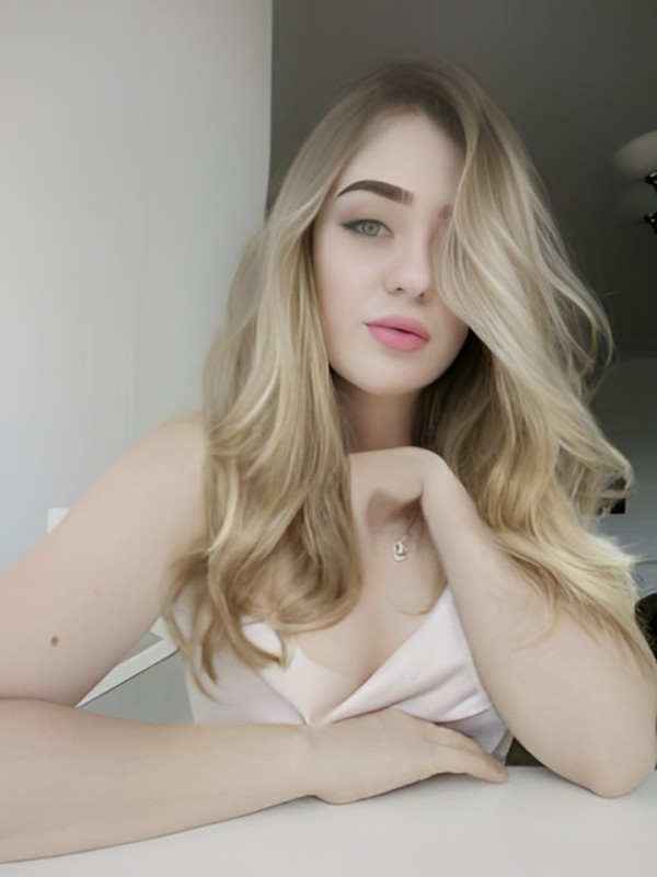 Яна привлекательная девушка из Талнах цена от 4000 руб