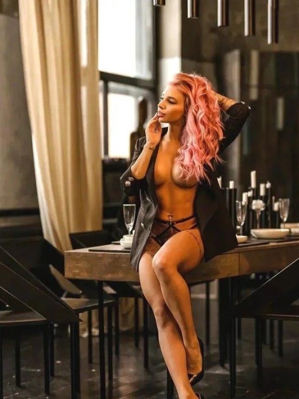 Василия привлекательная девушка из Талнах цена от 3500 руб