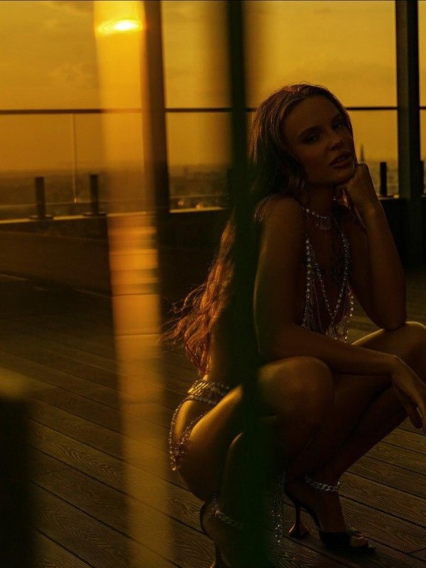 Эмма привлекательная девушка из Талнах цена от 7000 руб